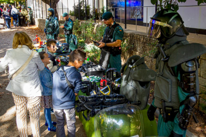 La Guardia Civil exhibe sus dispositivos en la Dehesa. MARIO TEJEDOR (5)