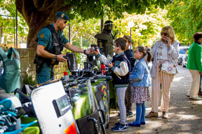 La Guardia Civil exhibe sus dispositivos en la Dehesa. MARIO TEJEDOR (6)