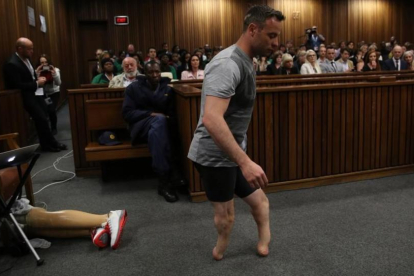 Oscar Pistorius, durante su exposición ante el tribunal.-AP / SIPHIWE SIBEKO