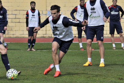 Íñigo Pérez se perderá el partido de este sábado en Los Pajaritos ante la Llagostera.-Valentín Guisande
