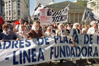 Manifestación de las abuelas de la plaza de Mayo, en una imagen de archivo. / EL MUNDO-