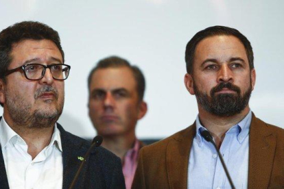 Francisco Serrano y Santiago Abascal, el pasado diciembre, en Sevilla.-JON NAZCA (REUTERS)