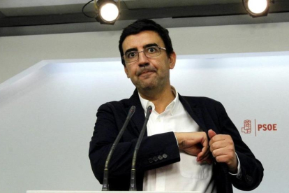 Mario Jiménez, tras una reunión de la gestora de PSOE el pasado mes de octubre.-J.M. PRATS