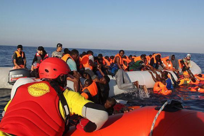 Rescate de inmigrantes en patera frente a la costa del Libia.-JAVIER TRIANA
