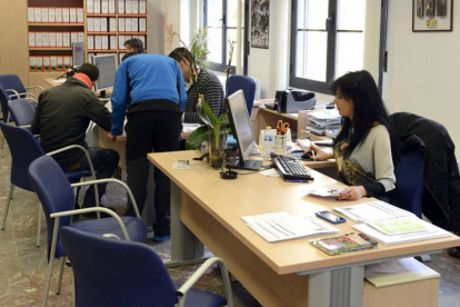 El Servicio de Atención al Ciudadano que recibe una media de 60 llamadas diarias.-ÁLVARO MARTÍNEZ