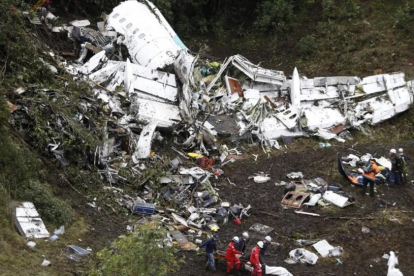 Un informe del gobierno boliviano señala al piloto y a la compañía como los responsables del accidente.-AP / FERNANDO VERGARA