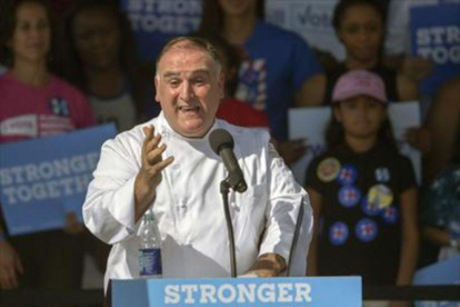 El chef José Andrés, durante su intervención en el mitin demócrata en Tampa.-AP / ANDRES LEIVA