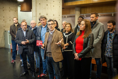 <p>El <strong>PSOE de Soria </strong>lanza la precampaña electoral con <a href="https://heraldodiariodesoria.elmundo.es/articulo/soria/psoe-soria-vamos-diputacion/20230402130843361349.html">un acto con el ministro de la presidencia, Félix Bolaños.</a></p>

<p>El alcalde de Soria, <strong>Carlos Martínez</strong>, ejerció de anfitrión y marcó el gran objetivo de los socialistas sorianos para las próximas municipales de mayo: "Vamos a por la Diputación". </p>

<p>FOTÓGRAFO: MARIO TEJEDOR</p>
