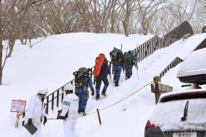 Equipos de emergencia en la estación de esquí donde se ha produdico el acciente-REUTERS