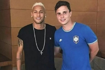 Neymar, teñido de rubio.-