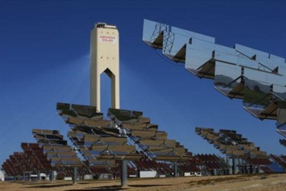 Placas solares 8 Instalación de Abengoa en Sanlúcar la Mayor (Sevilla).-REUTERS / MARCELO DEL POZO