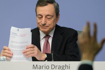 El presidente del Banco Central Europeo, Mario Draghi, en la rueda de prensa posterior a la reunión del Consejo de Gobierno del BCE.-GETTY IMAGES / SEAN GALLUP