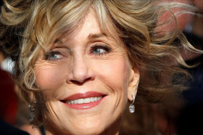 Jane Fonda sonrie a su llegada al 68º Festival de Cine de Cannes  en Francia, el 20 de mayo de 2015.-/ SEBASTIEN NOGIER