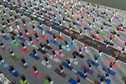 India celebra por quinto año consecutivo un multitudinario Día Internacional del Yoga.-PUNIT PARANJPE