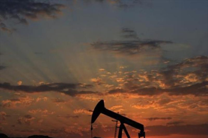 Pozo de petróleo en Sakhir (Baréin).-AP / HASAN JAMALI