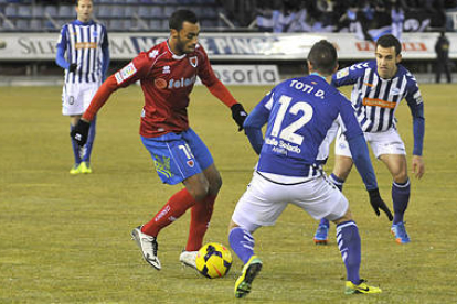 Carlos Akapo durante un partido liguero. / DIEGO MAYOR-