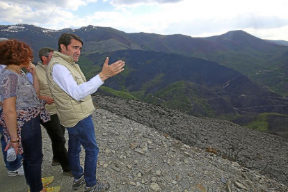 El consejero de Fomento y Medio Ambiente, Juan Carlos Suárez-Quiñones, durante su visita a Ponferrada-ICAL