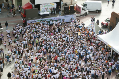 Acto de la semana de la Dieta Mediterránea celebrado ayer en Mariano Granados con la participación de 2.500 niños.-ÁLVARO MARTÍNEZ