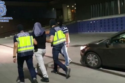 La Policía Nacional detiene a un presunto terrorista que se ocultaba en España tras huir de Marruecos.-POLICÍA NACIONAL