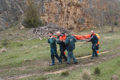 Rescatan a una mujer de 49 años de La Rioja que había sufrido una caída desde cinco metros de altura en las Hoces del Duratón (Segovia)-ICAL