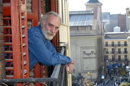 Javier Krahe, en su casa de Madrid, en una imagen del 2004.-Foto: DAVID CASTRO