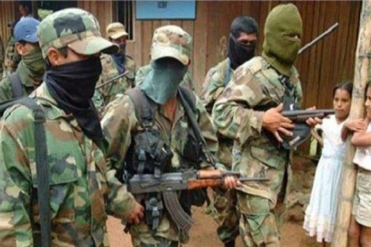 Un grupo de paramilitares colombianos.-