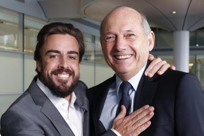Fernando Alonso y Ron Dennis, en la sede de McLaren.-