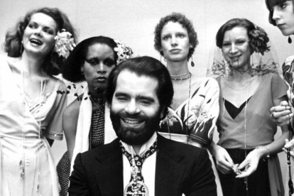 Una de las imágenes más antiguas de Karl Lagerfeld, en 1973, con barba, cuando tenía 39 años.-AP