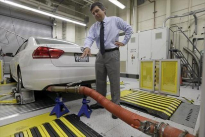 Control de emisiones de un Volkswagen en California.-AP PHOTO / NICK UT