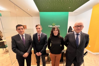 Carlos Martínez Izquierdo, Javier Manrique, Blanca Fernández y Domingo Barca en la inauguración de la nueva oficina. HDS