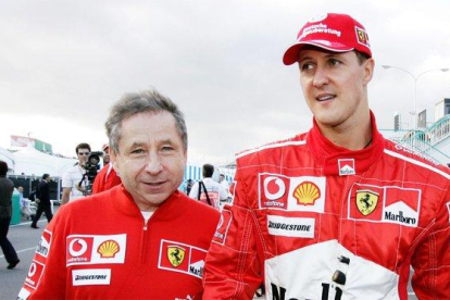 Jean Todt junto a Michael Schumacher durante un Gran Premio.-ANDY WONG / AP