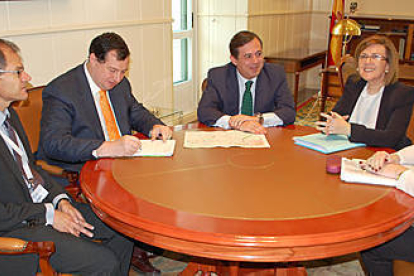 La reunión que Angulo, Antón y Heredia mantuvieron ayer con Federico Ramos. / PP DE SORIA-