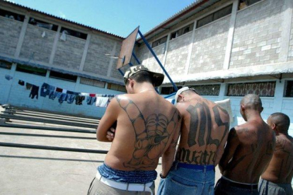 Miembros de la pandilla salvadoreña Mara Salvatrucha MS-13.-AFP