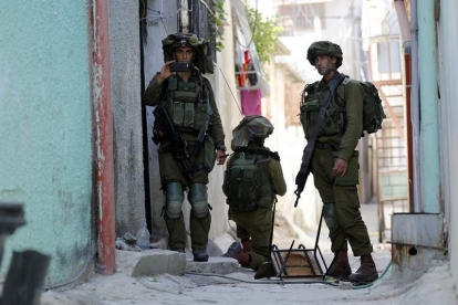 Soldados israelíes llevan a cabo una operación militar en el sur de Hebrón, Palestina.-EFE / ARCHIVO