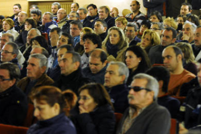 Trabajadores en la asamblea de Puertas Norma. / ÁLVARO MARTÍNEZ-
