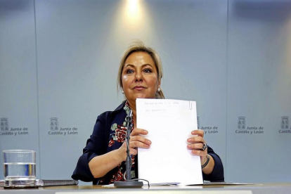 La vicepresidenta Rosa Valdeón, ayer, tras el Consejo de Gobierno.-ICAL