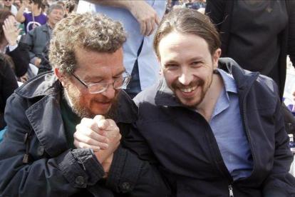 El líder de Podemos, Pablo Iglesias, junto a su padre, Javier Iglesias Peláez-MARIAM A (EFE)
