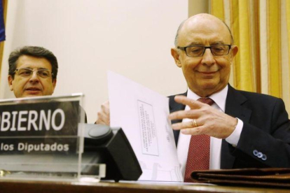 El ministro de Hacienda, Cristóbal Montoro, en la Comisión de Economía y Hacienda del Congreso de los Diputados este jueves.-AGUSTIN CATALAN