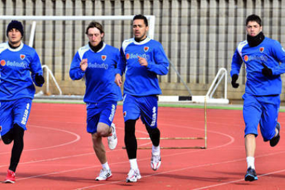 Nagore durante el entrenamiento de ayer que el equipo realizó parcialmente en las pistas de atletismo. / ÁLVARO MARTÍNEZ-