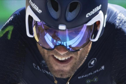 Valverde, en acción durante la contrarreloj de la 13º etapa del Tour-PETER DEJONG / AP