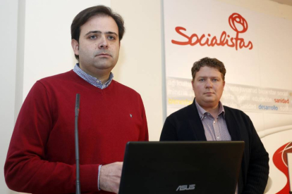 l secretario general del PSL-PSOE, Tino Rodríguez, y el secretario de Organización, Óscar Álvarez, presentan el Portal de Transparencia del PSOE de León-Ical