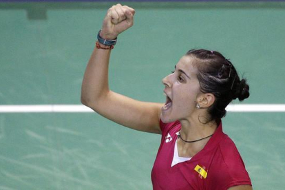 Carolina Marín, feliz tras imponerse a la taiwanesa Tzu Ying Tai en semifinales del Abierto de París.-EFE / YOAN VALAT