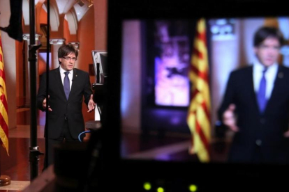 El 'president' Carles Puigdemont durante el mensaje institucional con motivo de la Diada.-JORDI BEDMAR