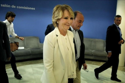 Esperanza Aguirre tras su dimisión como concejala y portavoz del PP en el Ayuntamiento de Madrid.-JOSÉ LUIS ROCA