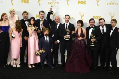 El reparto de 'Juego de tronos', la gran triunfadora de la noche.-PAUL BUCK / EFE