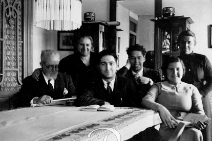 Gaya Tovar (primero por la izquierda) con su esposa e hijos en 1935.-ASRD