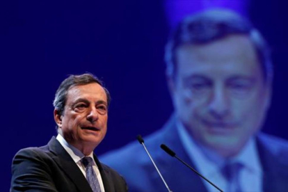Mario Draghi, presidente del BCE, ante la prensa en junio pasado.-REUTERS / FRANCOIS LENOIR