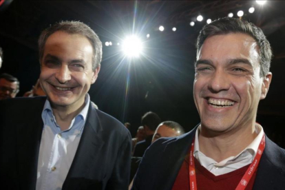 Pedro Sánchez y José Luis Rodríguez Zapatero, el pasado miércoles en el congreso de UGT.-EFE / JAVIER LIZÓN