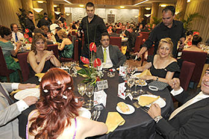 La cena de gala que ofrece el Ayuntamiento el Miércoles el Pregón. / VALENTÍN GUISANDE-