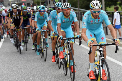 El equipo Astana está siendo el gran protagonista de la Vuelta a España y su corredor Fabio Aru es el jersey rojo de líder de la ronda.-Web de la Vuelta a España